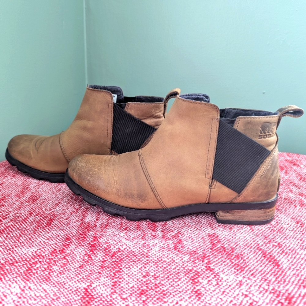 Sorel Emelie Chelsea Waterproof Boot size 8.5